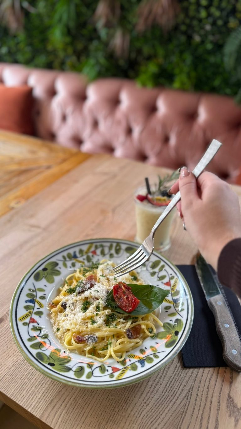 Instagram post from les_moulins_bleus. This post is in position 1.