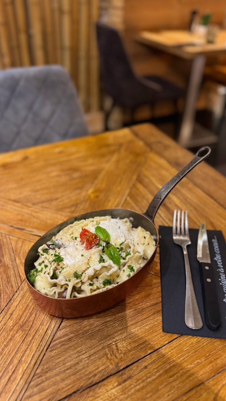 Instagram post from les_moulins_bleus. This post is in position 1.