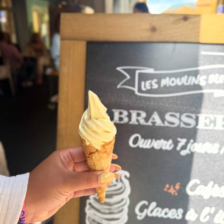 Instagram post from les_moulins_bleus. This post is in position 2.