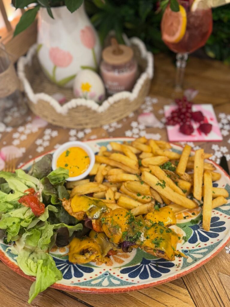Instagram post from les_moulins_bleus. This post is in position 11.