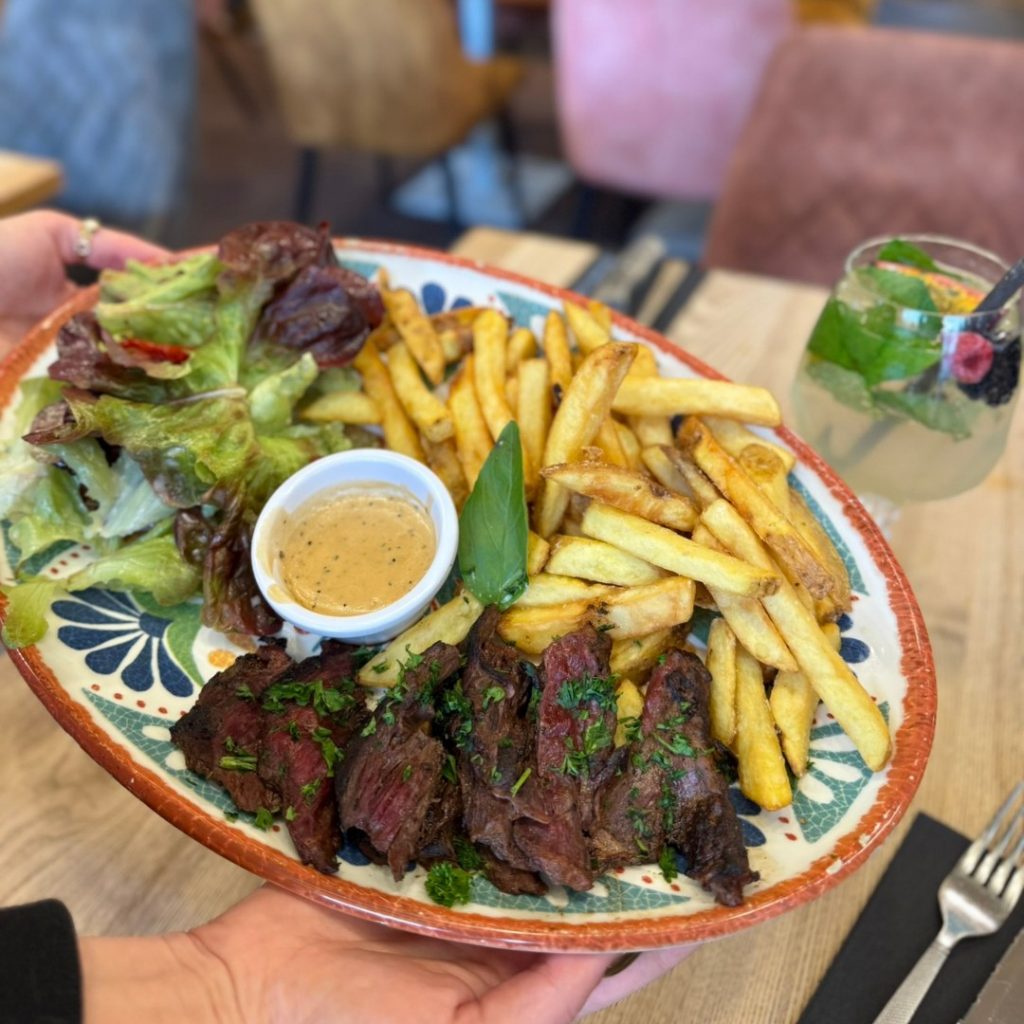 Instagram post from les_moulins_bleus. This post is in position 10.