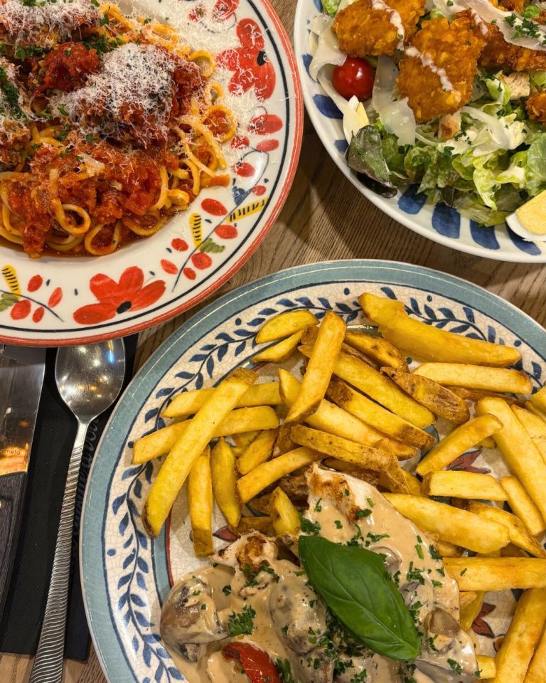 Instagram post from les_moulins_bleus. This post is in position 2.